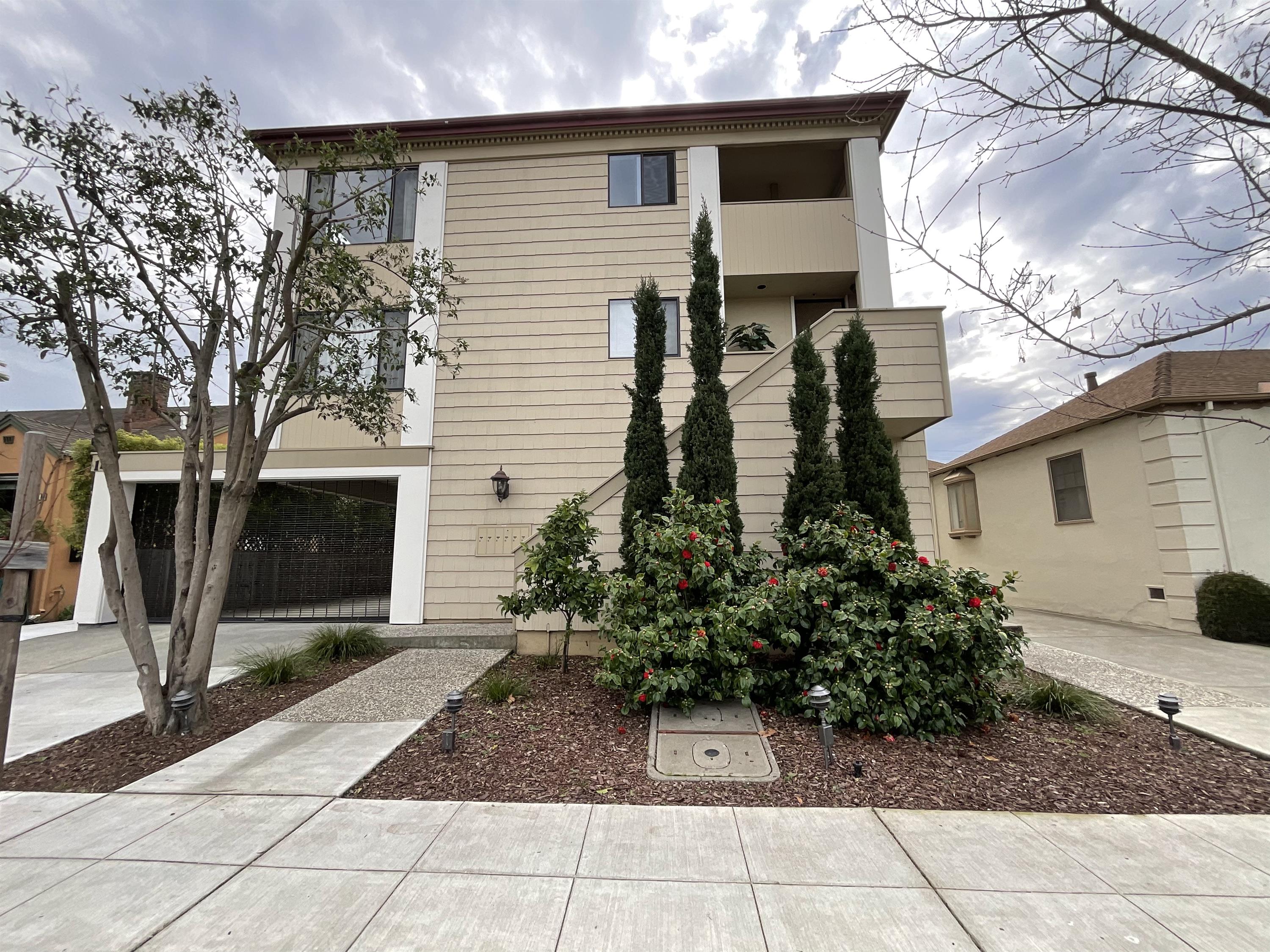1117 Laguna Avenue - 6