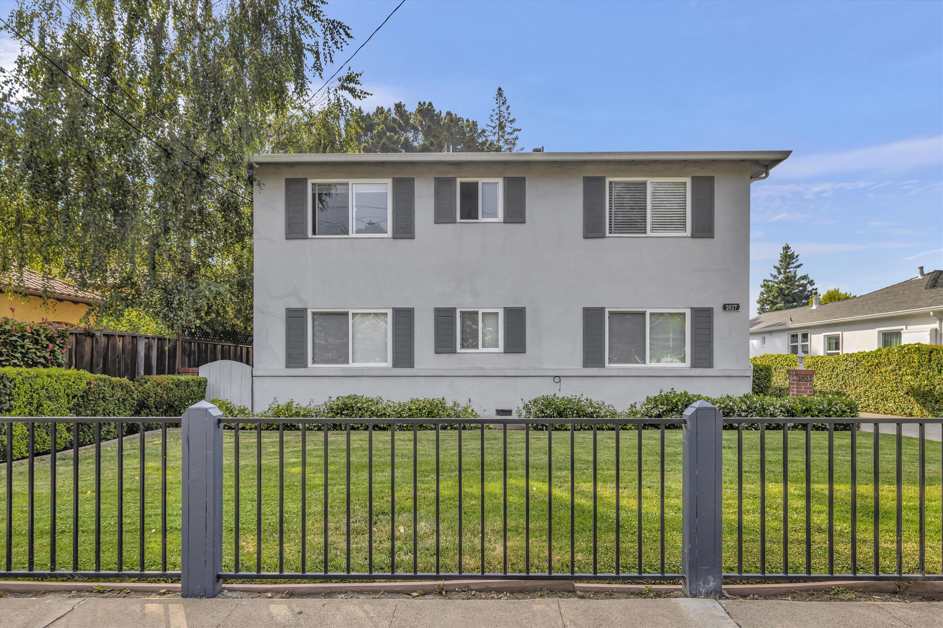 1027 Santa Cruz Avenue